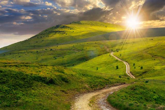 road.mountain-sunset